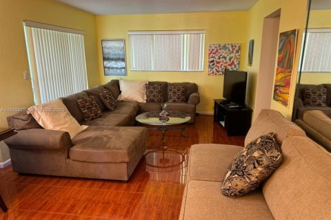 Condo in Plantation, Florida, 2 bedrooms  № 2053194 - photo 6