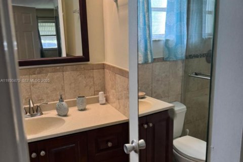 Condo in Plantation, Florida, 2 bedrooms  № 2053194 - photo 15