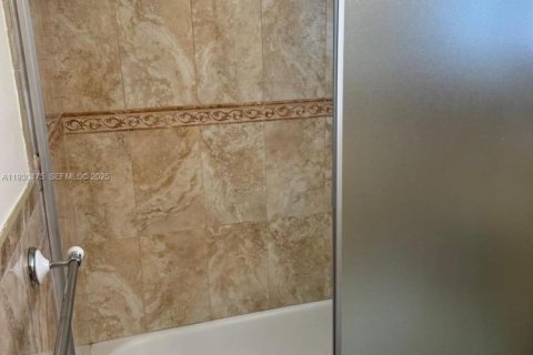 Condo in Plantation, Florida, 2 bedrooms  № 2053194 - photo 12