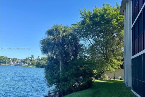 Copropriété à vendre à Miami, Floride: 2 chambres, 130.53 m2 № 1974481 - photo 21