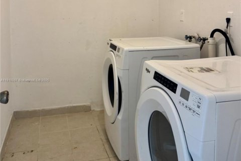 Copropriété à vendre à Miami, Floride: 2 chambres, 130.53 m2 № 1974481 - photo 13