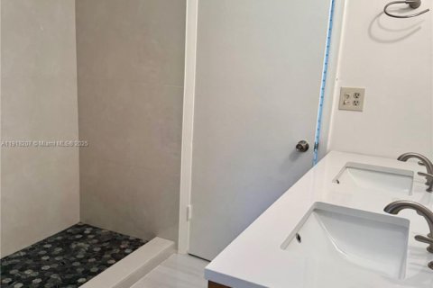 Copropriété à vendre à Miami, Floride: 2 chambres, 130.53 m2 № 1974481 - photo 26
