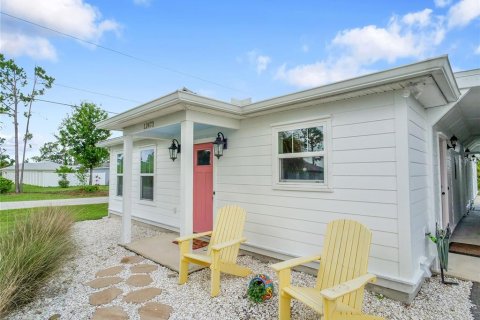 House in Port Charlotte, Florida 3 bedrooms, 178.37 sq.m. № 1855720 - photo 1