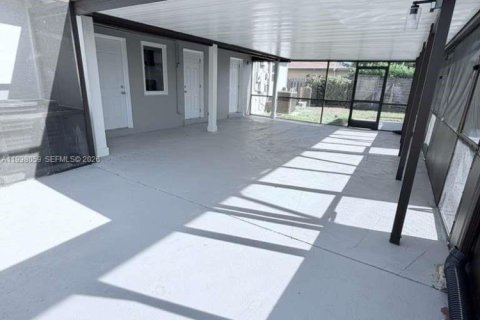 House in Boynton Beach, Florida 2 bedrooms, 145.48 sq.m. № 1995922 - photo 20