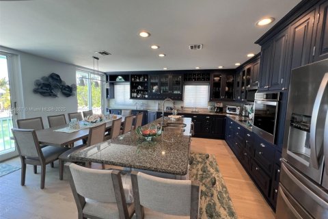 Снять в аренду виллу или дом в Марафон, Флорида 4 спальни, 418.06м2, № 2034560 - фото 8