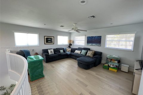 Снять в аренду виллу или дом в Марафон, Флорида 4 спальни, 418.06м2, № 2034560 - фото 11