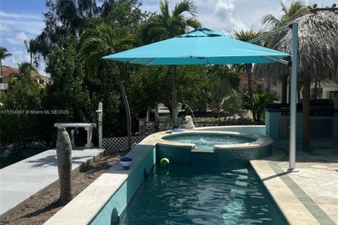 Снять в аренду виллу или дом в Марафон, Флорида 4 спальни, 418.06м2, № 2034560 - фото 24