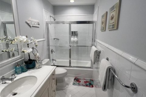 Снять в аренду виллу или дом в Марафон, Флорида 4 спальни, 418.06м2, № 2034560 - фото 12