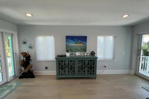 Снять в аренду виллу или дом в Марафон, Флорида 4 спальни, 418.06м2, № 2034560 - фото 9