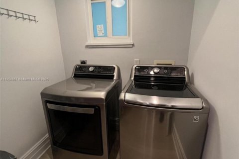 Снять в аренду виллу или дом в Марафон, Флорида 4 спальни, 418.06м2, № 2034560 - фото 18