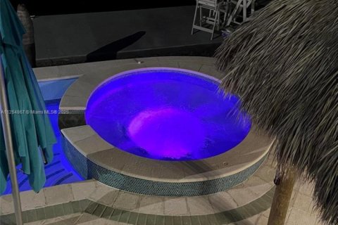 Снять в аренду виллу или дом в Марафон, Флорида 4 спальни, 418.06м2, № 2034560 - фото 29