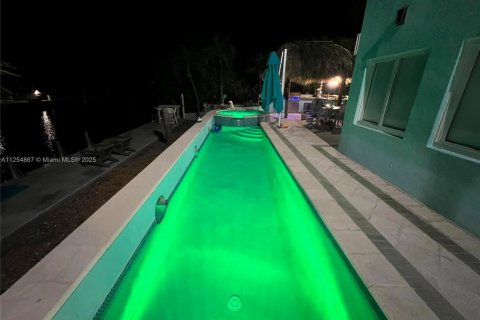 Снять в аренду виллу или дом в Марафон, Флорида 4 спальни, 418.06м2, № 2034560 - фото 26