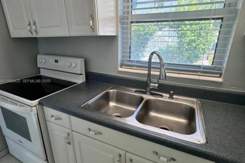 Copropriété à louer à Fort Lauderdale, Floride: 1 chambre, 52.95 m2 № 1991407 - photo 8