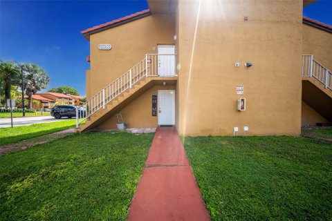 Condominio en venta en Miami, Florida, 3 dormitorios, 108.23 m2 № 2031757 - foto 24