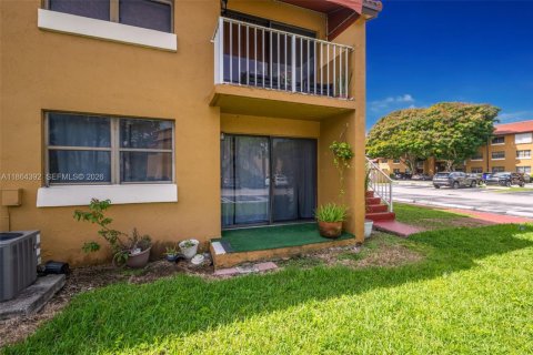 Condominio en venta en Miami, Florida, 3 dormitorios, 108.23 m2 № 2031757 - foto 26