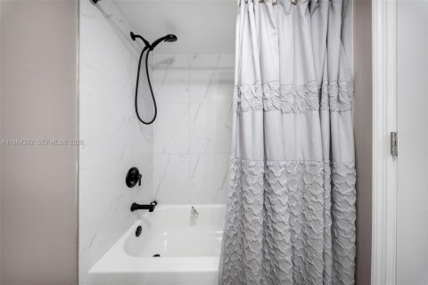 Condominio en venta en Miami, Florida, 3 dormitorios, 108.23 m2 № 2031757 - foto 16