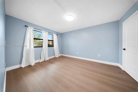 Condominio en venta en Miami, Florida, 3 dormitorios, 108.23 m2 № 2031757 - foto 12