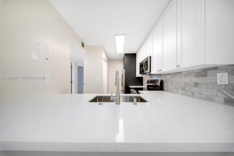 Condominio en venta en Miami, Florida, 3 dormitorios, 108.23 m2 № 2031757 - foto 11