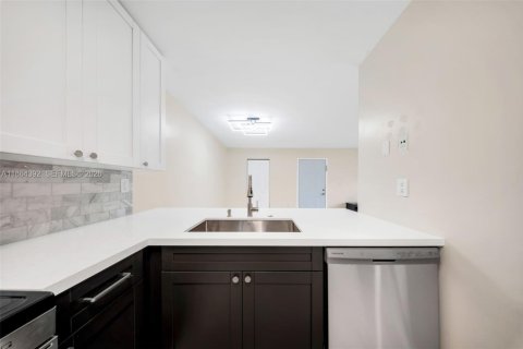 Condominio en venta en Miami, Florida, 3 dormitorios, 108.23 m2 № 2031757 - foto 4