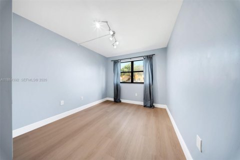 Condominio en venta en Miami, Florida, 3 dormitorios, 108.23 m2 № 2031757 - foto 21