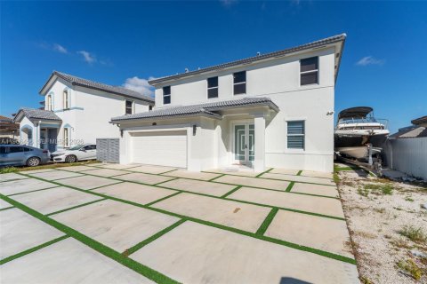 Купить виллу или дом в Хомстед, Флорида 4 спальни, 219.25м2, № 2030262 - фото 3