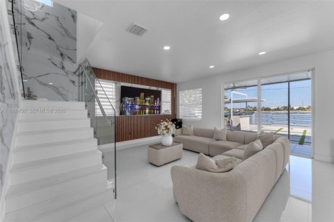 Купить виллу или дом в Хомстед, Флорида 4 спальни, 219.25м2, № 2030262 - фото 12