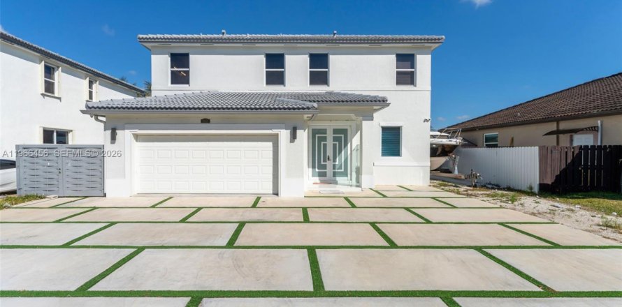 Дом в Хомстед, Флорида 4 спальни, 219.25м2 № 2030262