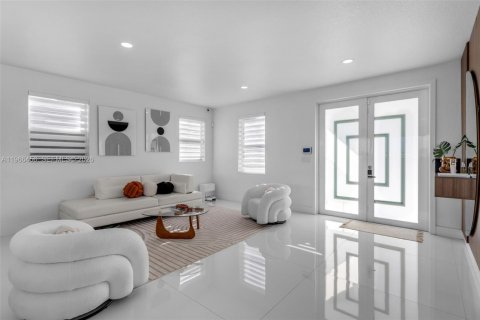 Купить виллу или дом в Хомстед, Флорида 4 спальни, 219.25м2, № 2030262 - фото 11