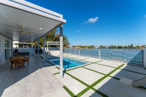 Купить виллу или дом в Хомстед, Флорида 4 спальни, 219.25м2, № 2030262 - фото 30