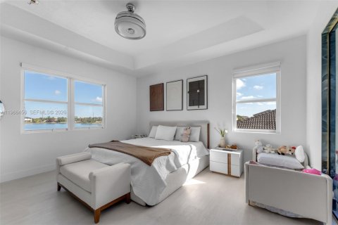 Купить виллу или дом в Хомстед, Флорида 4 спальни, 219.25м2, № 2030262 - фото 21