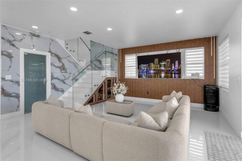 Купить виллу или дом в Хомстед, Флорида 4 спальни, 219.25м2, № 2030262 - фото 9