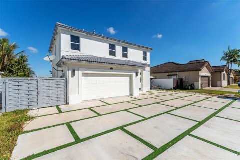 Купить виллу или дом в Хомстед, Флорида 4 спальни, 219.25м2, № 2030262 - фото 2