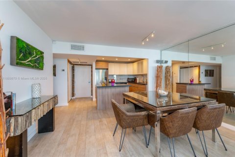 Снять в аренду кондоминиум в Майами-Бич, Флорида 1 спальня, 89.19м2, № 1855196 - фото 3