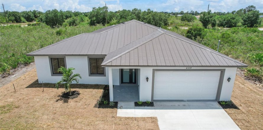 House in Lehigh Acres, Florida 4 bedrooms, 209.22 sq.m. № 1186331
