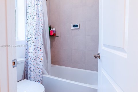 House in Homestead, Florida 4 bedrooms, 227.7 sq.m. № 2013599 - photo 13