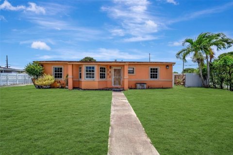 House in Miami Gardens, Florida 4 bedrooms, 136.38 sq.m. № 2087979