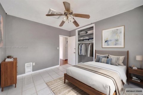 House in Miami Gardens, Florida 4 bedrooms, 136.38 sq.m. № 2087979 - photo 13