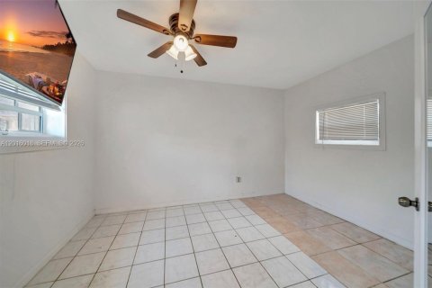 House in Miami Gardens, Florida 4 bedrooms, 136.38 sq.m. № 2087979 - photo 29
