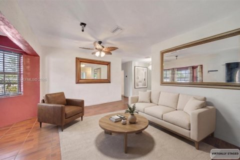 House in Miami Gardens, Florida 4 bedrooms, 136.38 sq.m. № 2087979 - photo 6