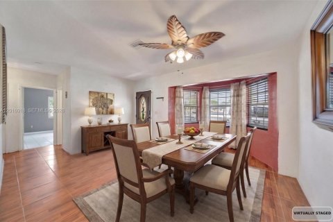 House in Miami Gardens, Florida 4 bedrooms, 136.38 sq.m. № 2087979 - photo 5