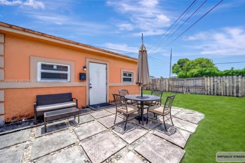 House in Miami Gardens, Florida 4 bedrooms, 136.38 sq.m. № 2087979 - photo 26