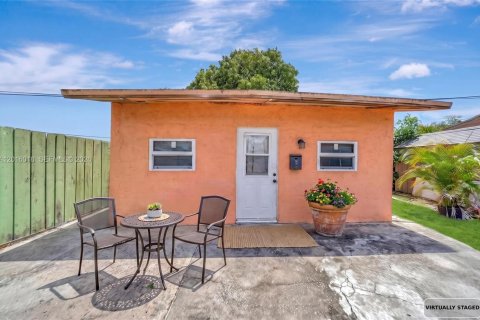 House in Miami Gardens, Florida 4 bedrooms, 136.38 sq.m. № 2087979 - photo 27