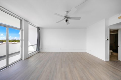 Copropriété à louer à Coral Gables, Floride: 41.81 m2 № 1977374 - photo 12