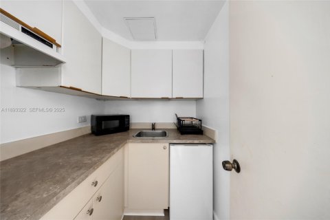 Copropriété à louer à Coral Gables, Floride: 41.81 m2 № 1977374 - photo 14