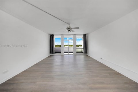 Copropriété à louer à Coral Gables, Floride: 41.81 m2 № 1977374 - photo 2