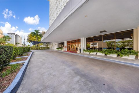 Copropriété à louer à Coral Gables, Floride: 41.81 m2 № 1977374 - photo 18