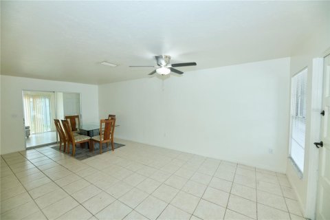 Apartamento en alquiler en Bradenton, Florida, 2 dormitorios, 180.23 m2 № 2203905 - foto 5