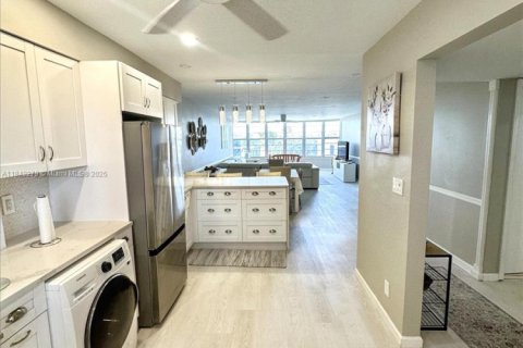 Copropriété à louer à Fort Lauderdale, Floride: 2 chambres, 134.71 m2 № 1960971 - photo 3