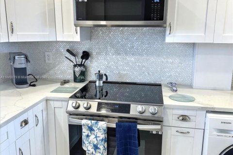 Copropriété à louer à Fort Lauderdale, Floride: 2 chambres, 134.71 m2 № 1960971 - photo 4