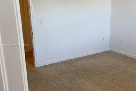 Adosado en alquiler en Hialeah, Florida, 3 dormitorios, 143.53 m2 № 2053336 - foto 28